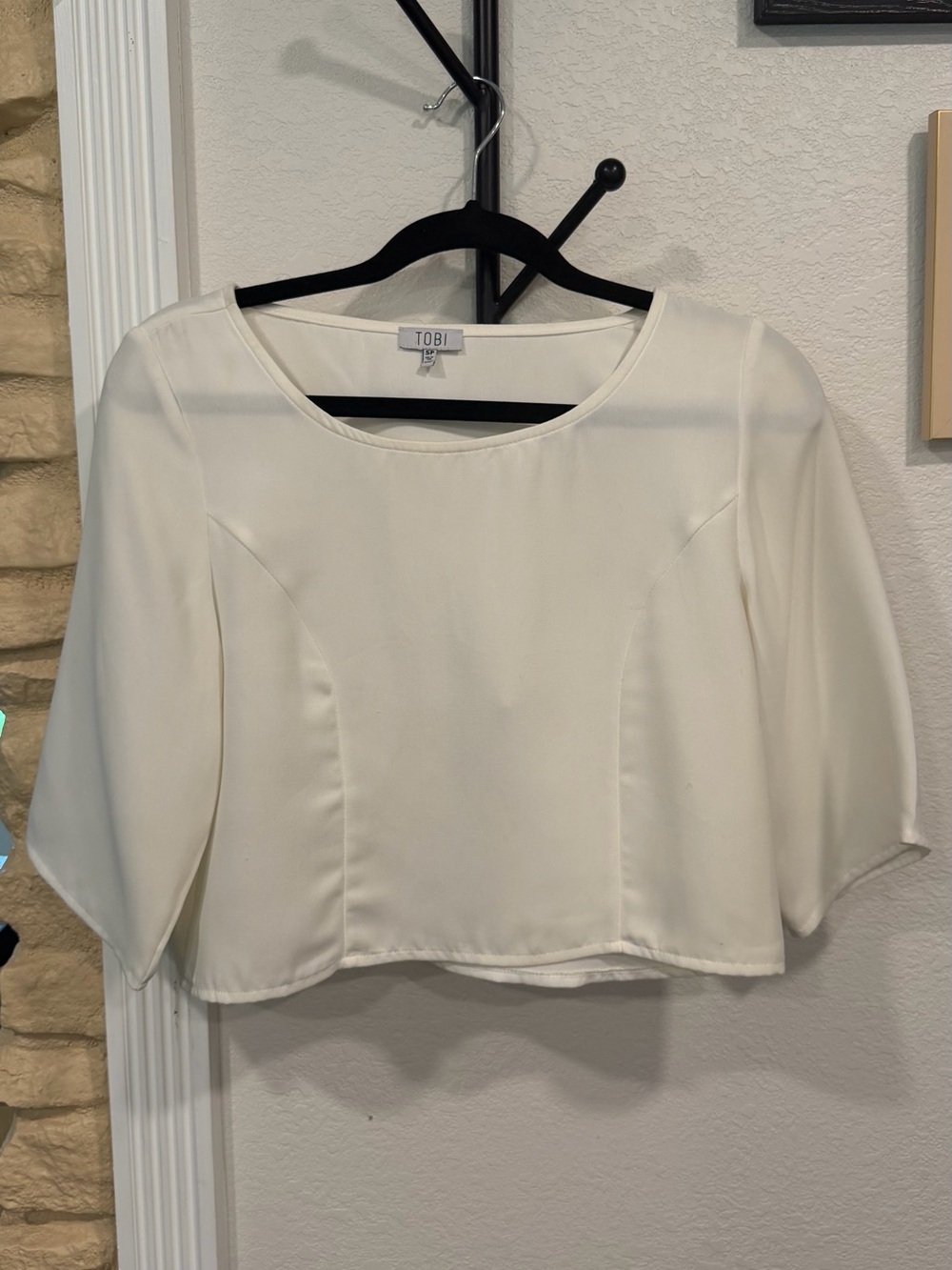 Tobi Cream Scoop Neck Cropped Top